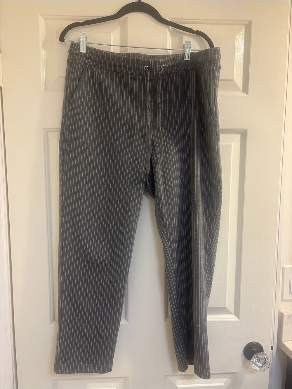 LOFT Men's Gray Pinstripe Drawstring Joggers